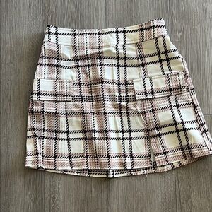 Chic Plaid A-Line Skirt in Black and Cream